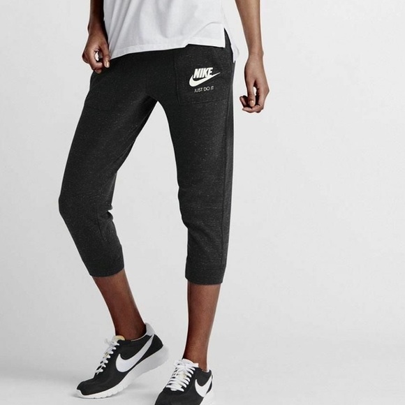 Nike Pants - Nike Plus Vintage Capri Pants